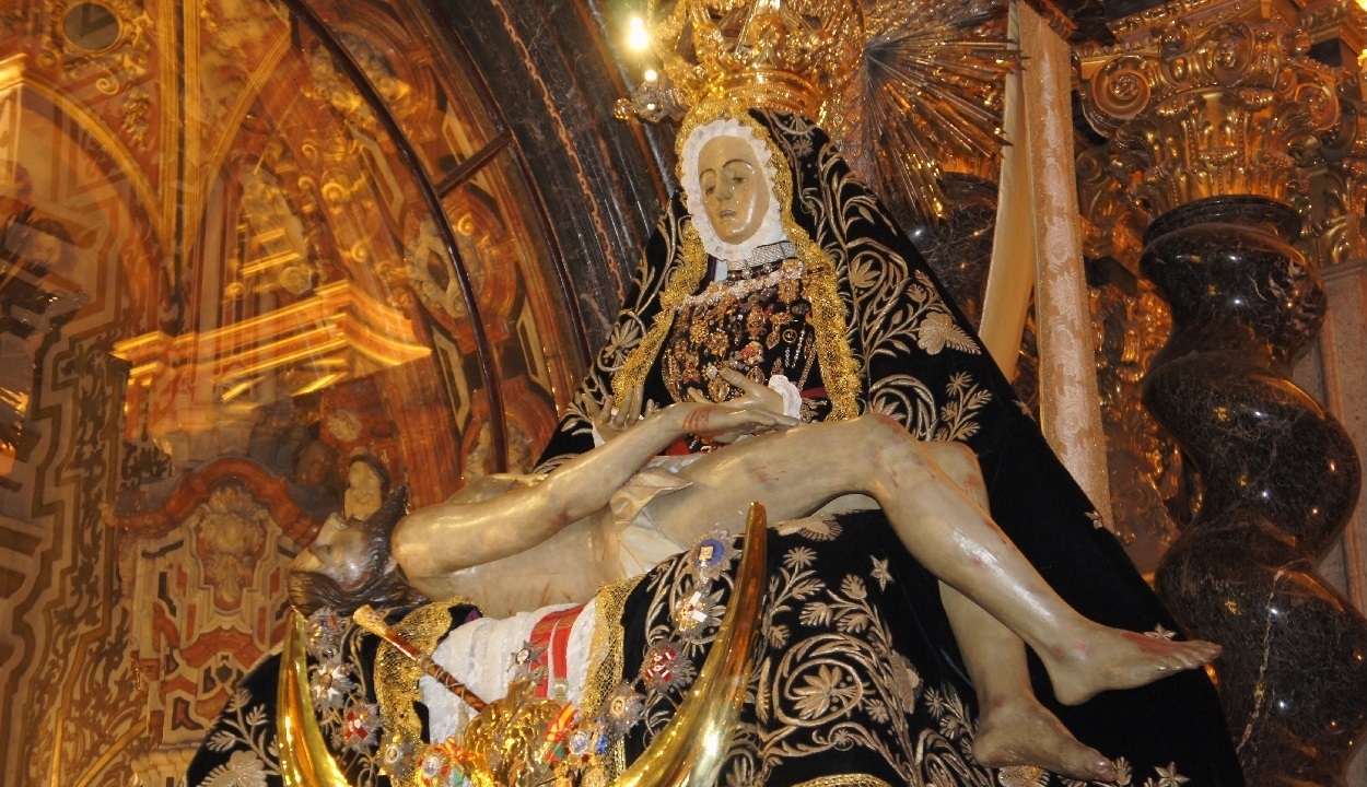 Fachada de la Basílica de Nuestra Señora de las Angustias de Granada